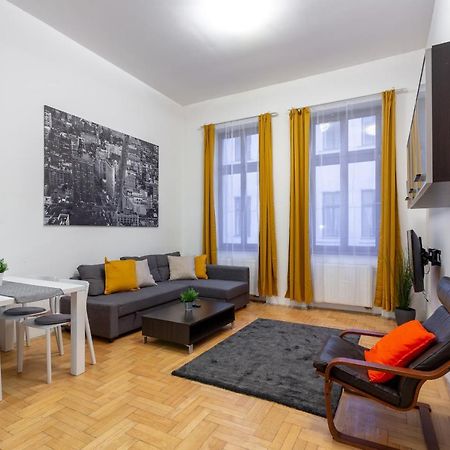 Dowtown Home In The Gozsdu Garden Budapest Exterior photo